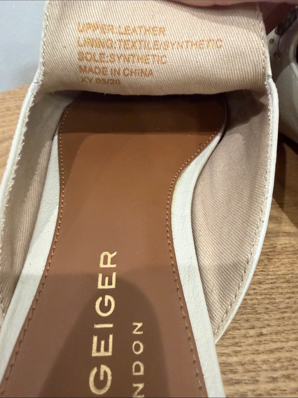 Kurt Geiger White Leather
Pointed Mules with Green Eye Embellishment - Picture 6 of 6